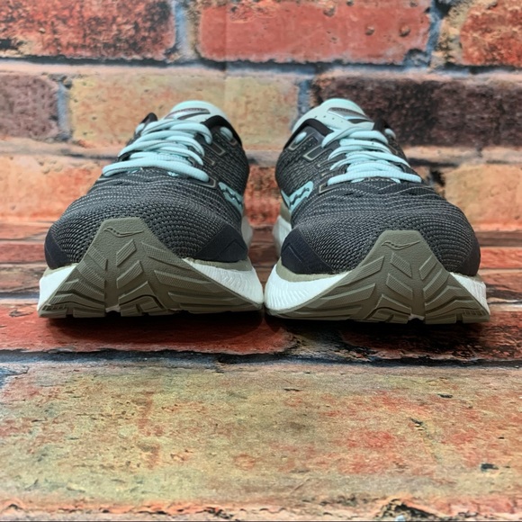 Saucony Triumph 18 Athletic Shoes - Picture 6 of 11